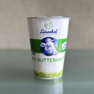 Buttermilch im Becher